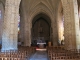 Photo précédente de Rouffignac-Saint-Cernin-de-Reilhac L'intérieur gothique flamboyant présente deux travées voûtées d'ogives cernées de colonnes à moulures en hélice.