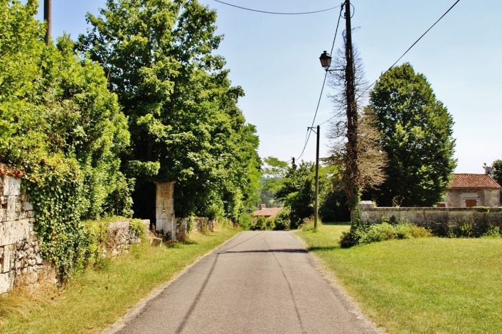 Le Village - Rudeau-Ladosse