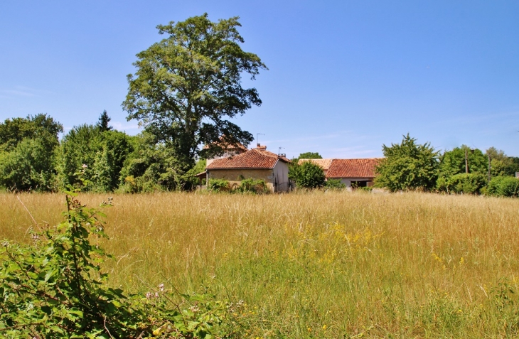 Le Village - Rudeau-Ladosse