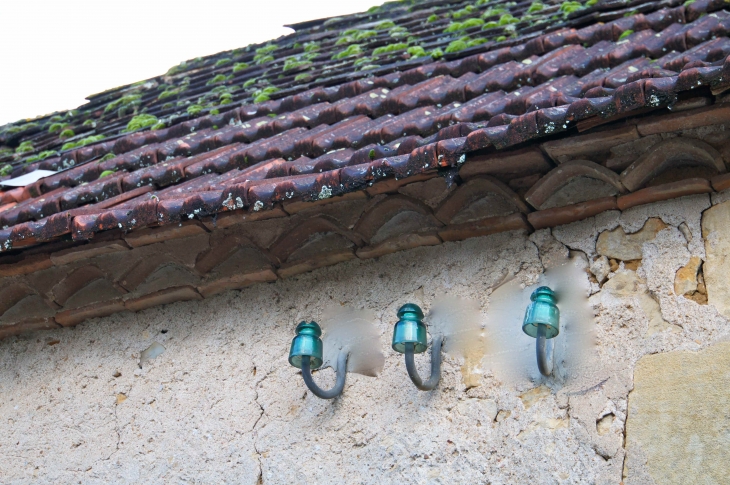 Branchement électrique du siècle dernier. - Saint-Agne