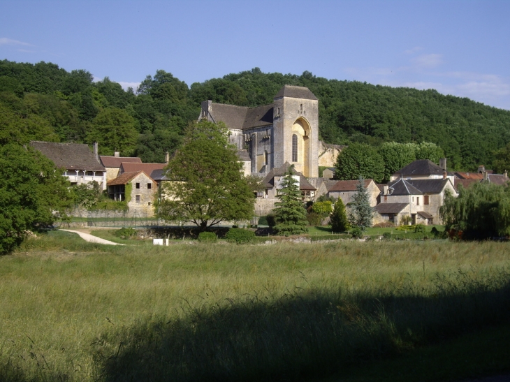 Vue du village (SI) et ses maisons anciennes. - Saint-Amand-de-Coly