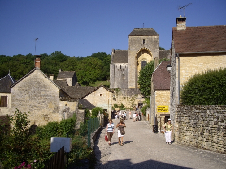 Une rue du village. - Saint-Amand-de-Coly