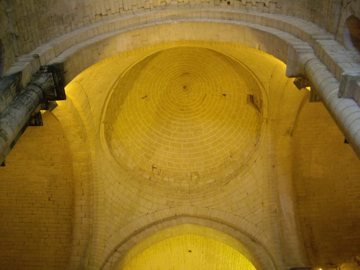 La coupole à l'intérieur de l'église. - Saint-Amand-de-Coly