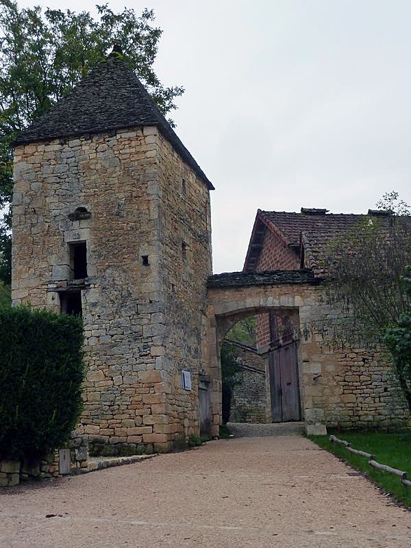 Passage - Saint-Amand-de-Coly