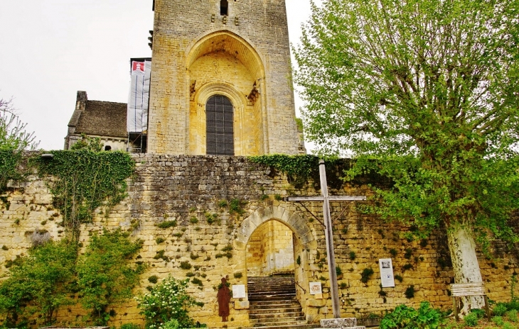 <<église Saint-Amand - Saint-Amand-de-Coly