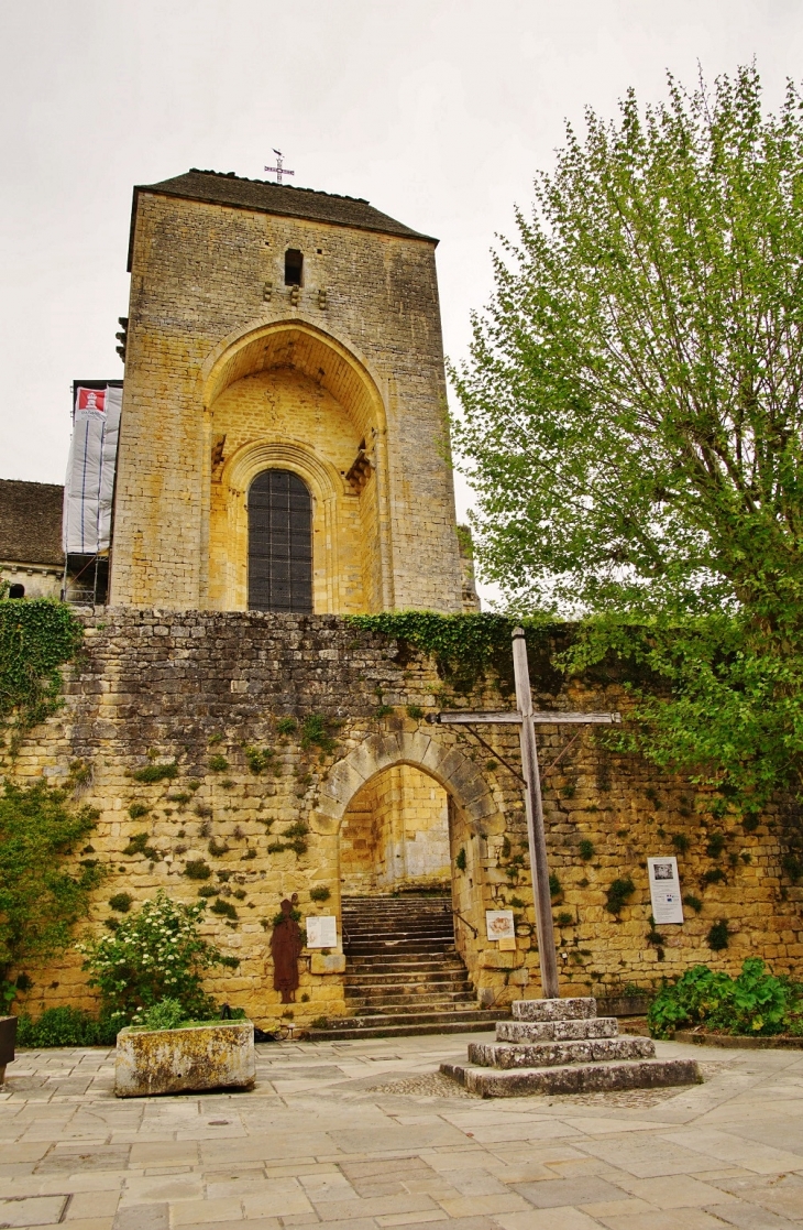 <<église Saint-Amand - Saint-Amand-de-Coly