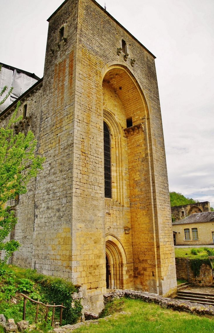 <<église Saint-Amand - Saint-Amand-de-Coly