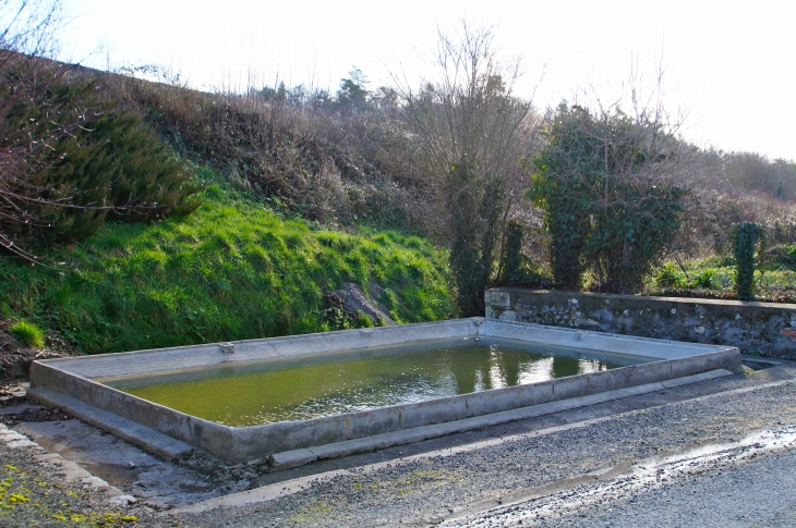 Le Lavoir. - Saint-Antoine-d'Auberoche