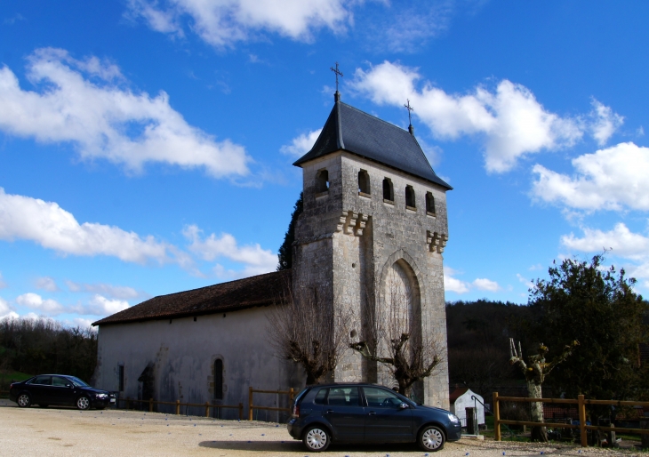 Eglise Saint Antoine et son clocher-mur fortifié. - Saint-Antoine-d'Auberoche