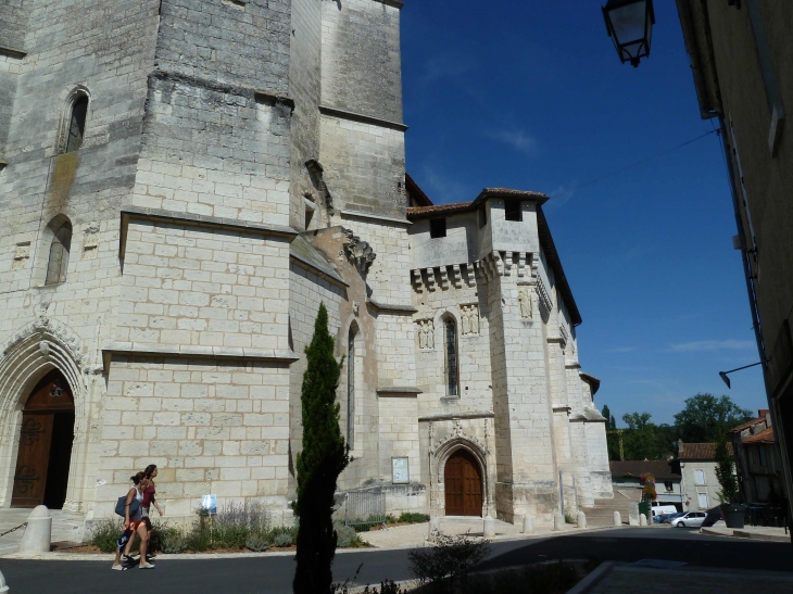 Eglise fortifiée - Saint-Astier