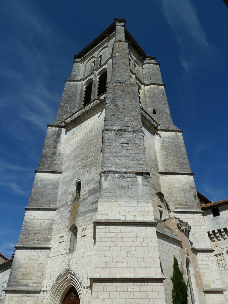 Clocher de l'église fortifiée du XII° - Saint-Astier