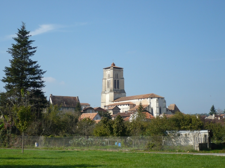 Vue sur l'église Saint-Vincent, XIe et XVe siècles. - Saint-Astier