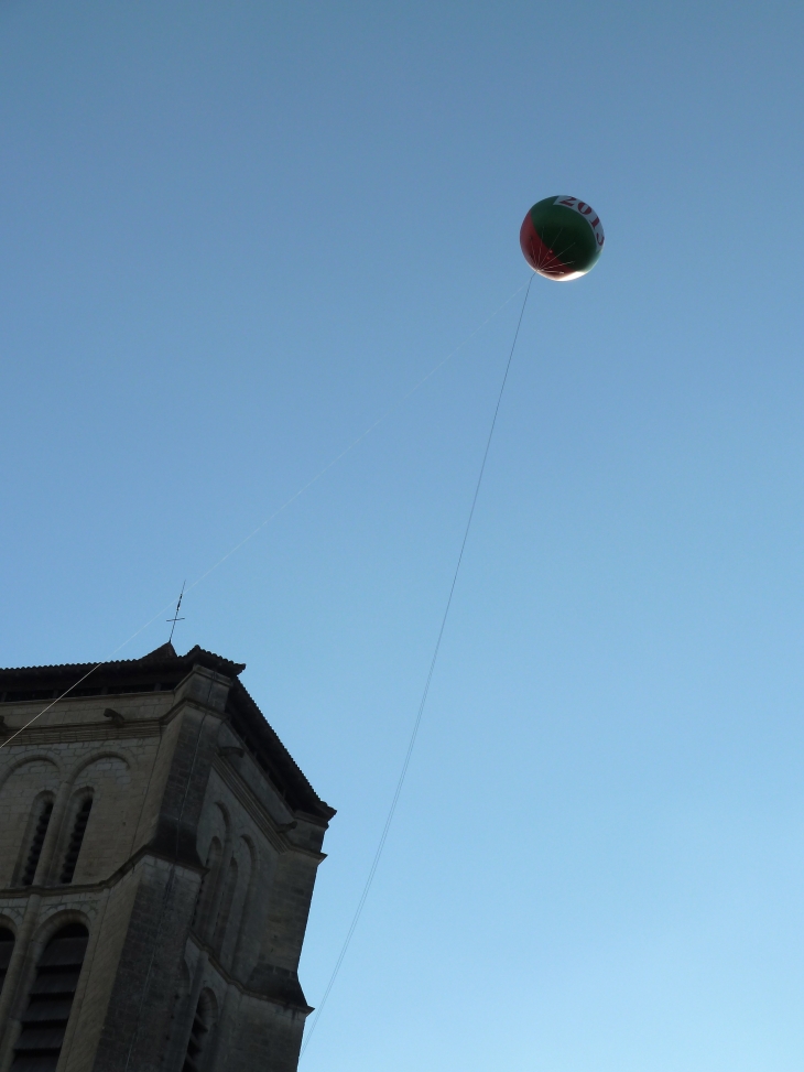 Au dessus de l'église Saint-Astier.