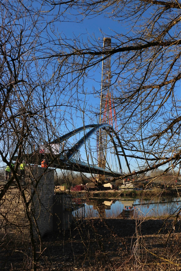 Installation de la passerelle - Saint-Astier