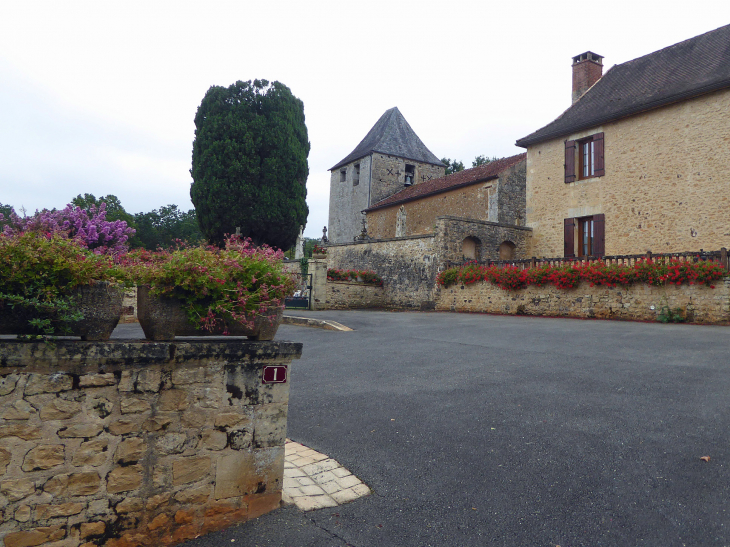 Village fleuri - Saint-Avit-de-Vialard