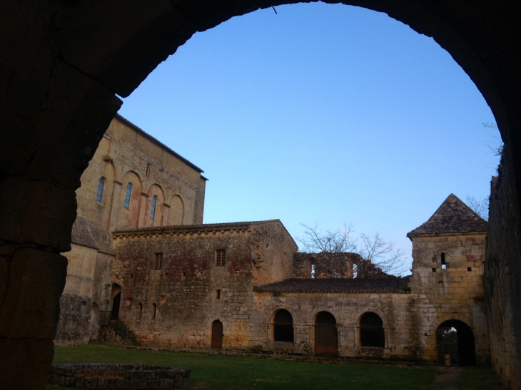 Vestiges de l'ancienne abbaye. - Saint-Avit-Sénieur