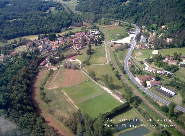 Vue aérienne du bourg. - Saint-Cernin-de-l'Herm