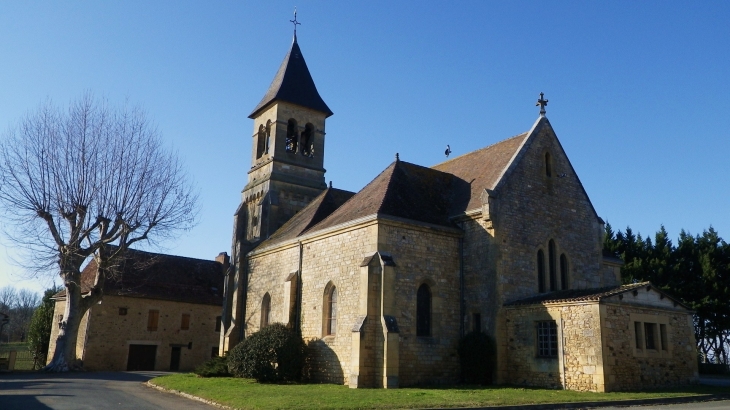 L'église de font gothique XIV/XVème, retouchée au XIXème. - Saint-Chamassy