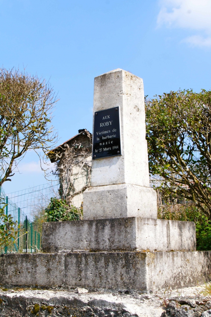 Stèle à la mémoire des fusillés du 27 mars 1944. - Saint-Crépin-de-Richemont