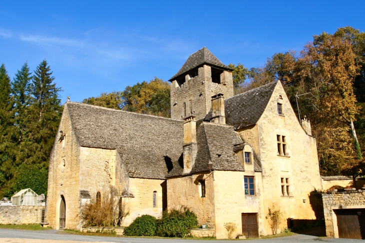 Eglise-de-saint-crepin et son prebytère -xiie-au-xve-siecles-remaniee-au-xixe-siecle-la-facade-occidentale - Saint-Crépin-et-Carlucet