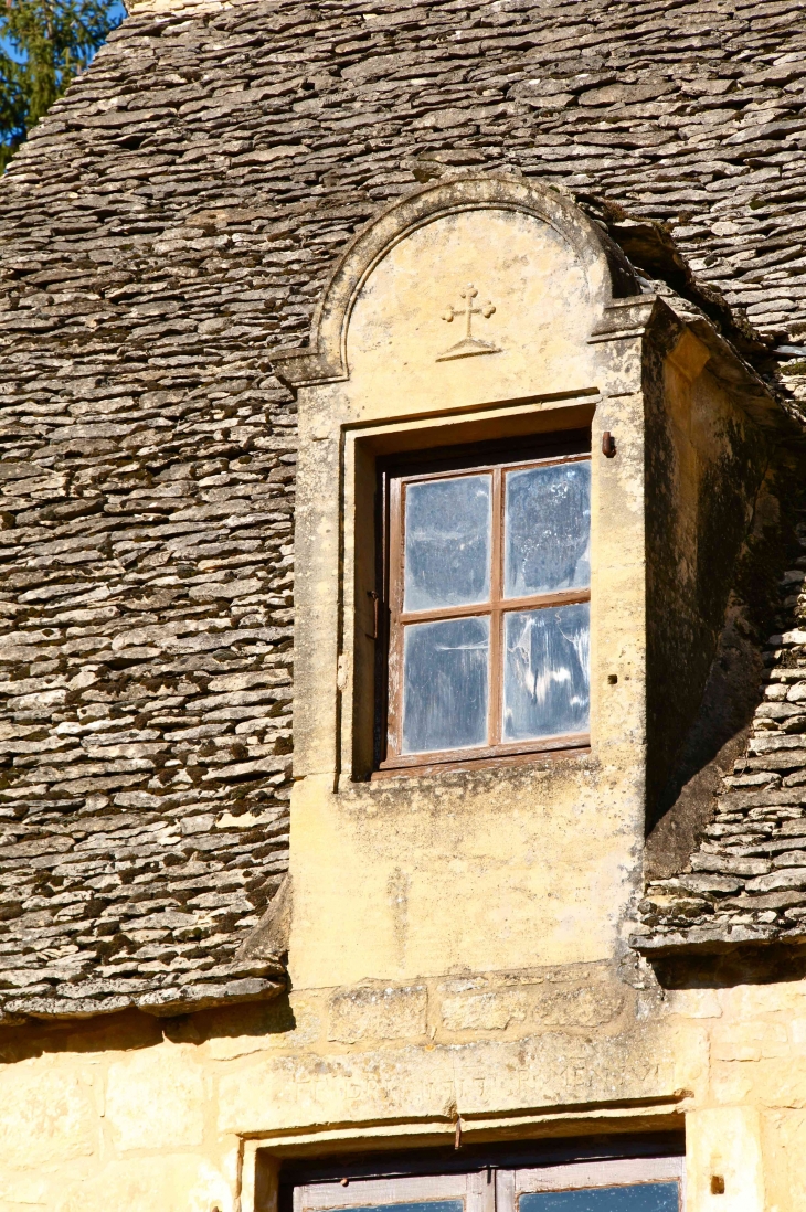 Lucarne du Presbytère de Saint-Crépin. - Saint-Crépin-et-Carlucet