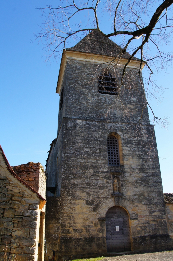 Eglise Sainte-Marie et Sainte Anne de Carlucet des XIIe et XVIIe siècle. Façade occidentale et son clocher-porche. - Saint-Crépin-et-Carlucet