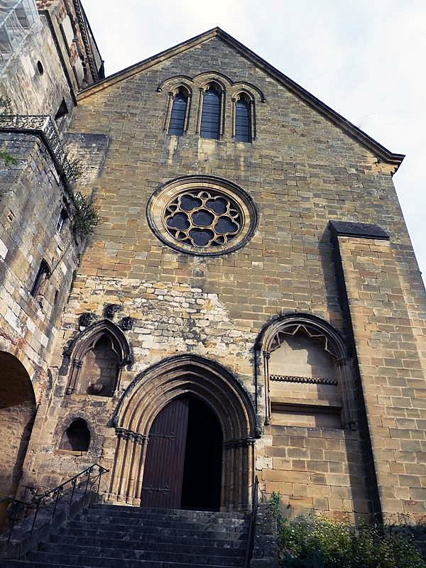 L'entrée de l'église - Saint-Cyprien