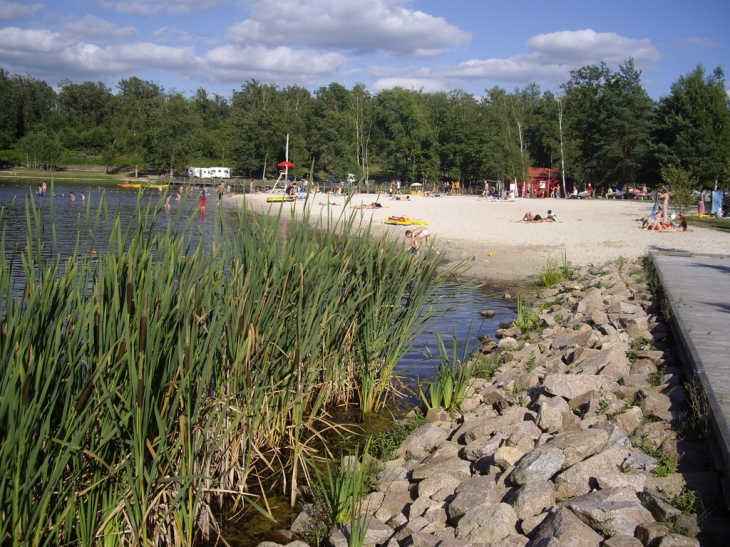 La plage de l'étang. - Saint-Estèphe