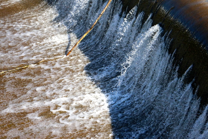 Le déversoir du Grand Etang. - Saint-Estèphe