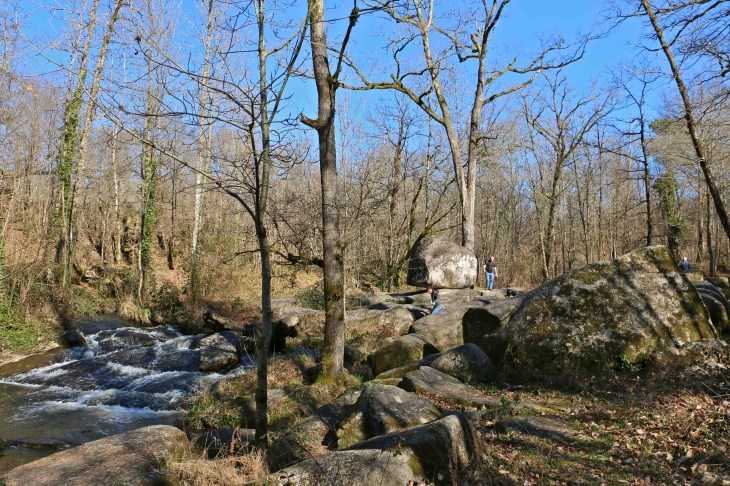 Le site du Roc Branlant. - Saint-Estèphe