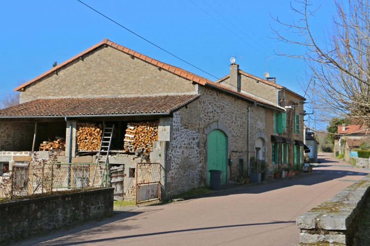 Maisons du village. - Saint-Estèphe