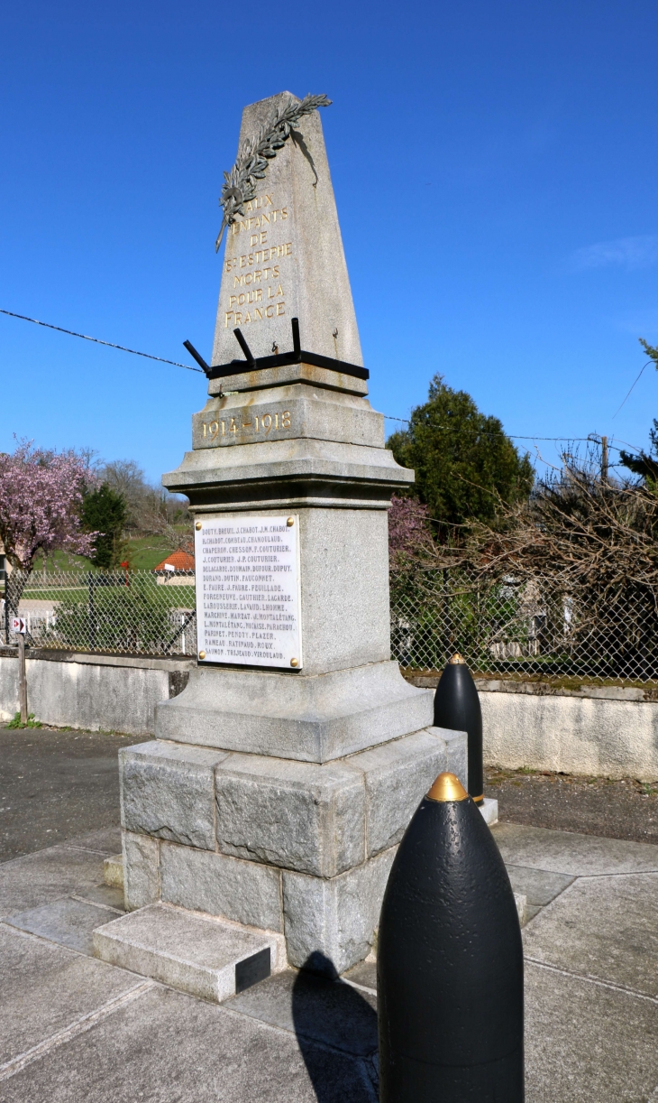 Le Monument aux Morts - Saint-Estèphe