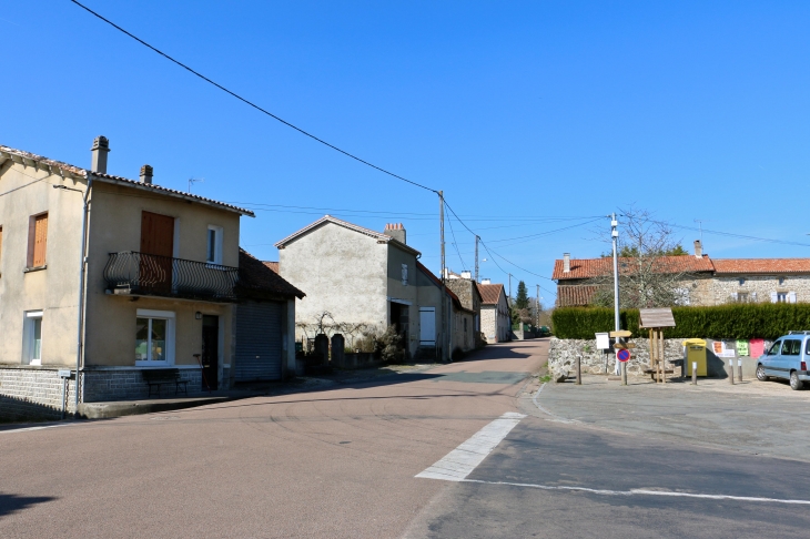 Le carrefour. - Saint-Estèphe