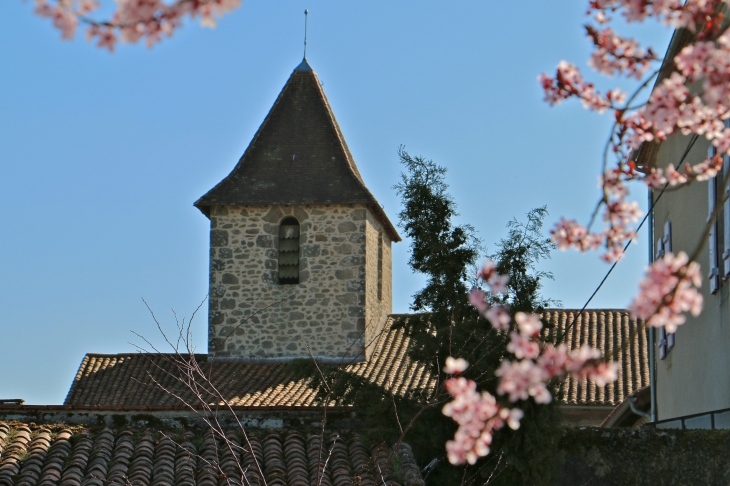 Le clocher de l'église Saint Etienne. - Saint-Estèphe