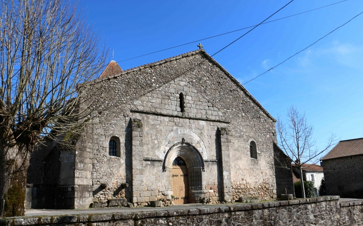 Façade occidentale de l'église Saint-etienne. - Saint-Estèphe