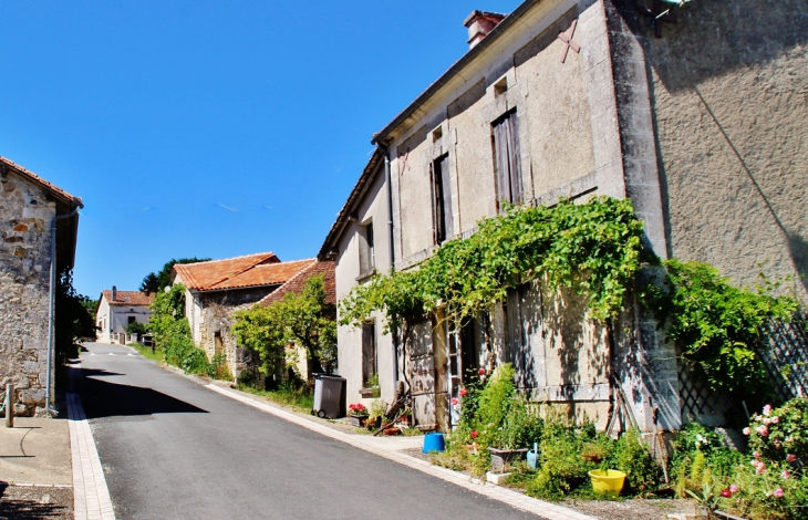 La Commune - Saint-Félix-de-Bourdeilles