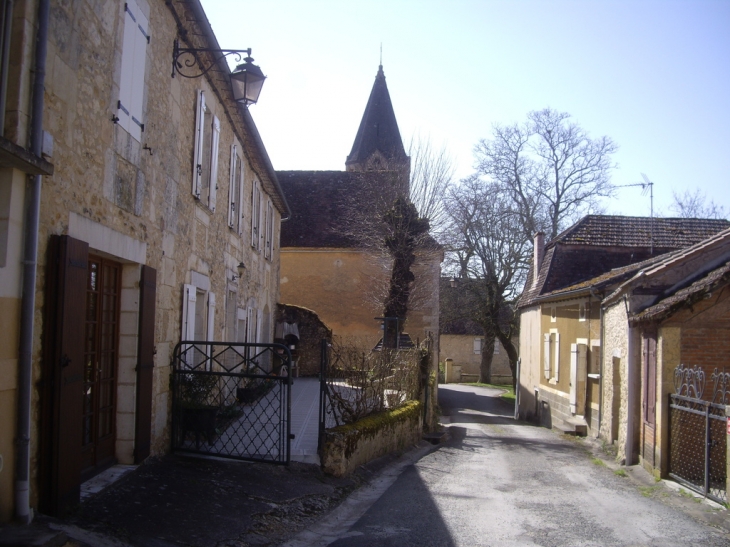 La rue principale. - Saint-Félix-de-Villadeix