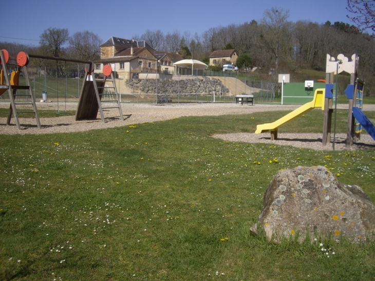 L'aire de jeux. - Saint-Félix-de-Villadeix