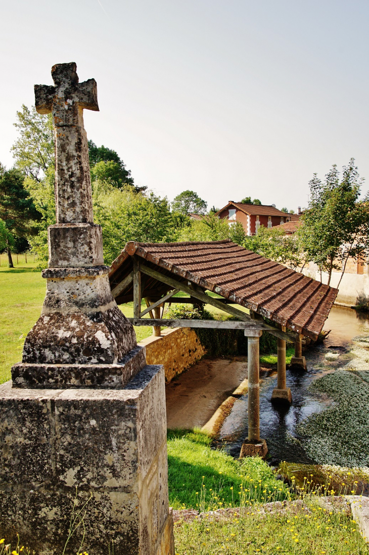 Le Lavoir - Saint-Front-la-Rivière