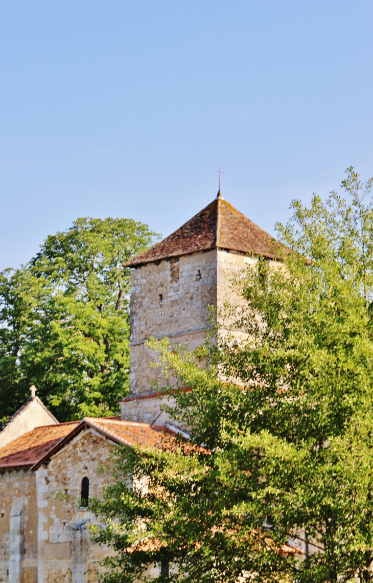 <<église Saint-Front - Saint-Front-sur-Nizonne