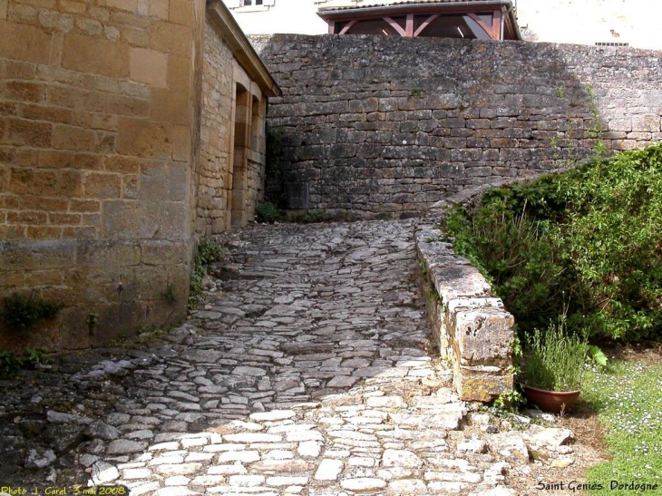 Autour de l'église - Saint-Geniès