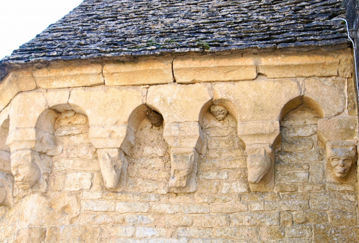 Modillons-de-l-abside-de-l-eglise-notre-dame de l'Assomption. - Saint-Geniès