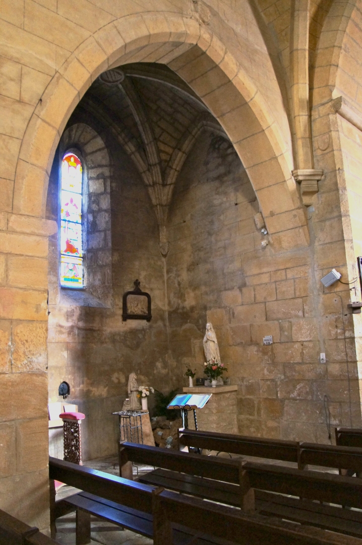 Eglise Notre Dame de l'Assomption : La chapelle nord de la seconde travée de la nef avait une ouverture permettant l'accès depuis le château. - Saint-Geniès