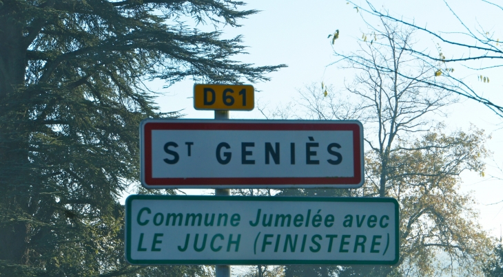 Autrefois : Saint-Genyès au XVIe siècle - Segneurie mentionnée en 1178. - Saint-Geniès