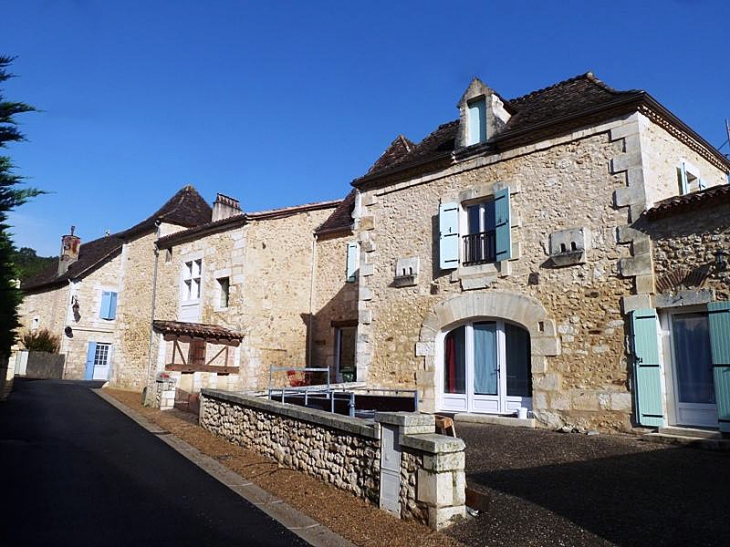 Montclard : maisons du village - Saint-Georges-de-Montclard