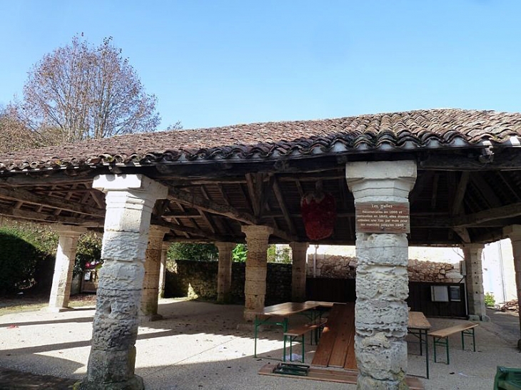 Montclard : la halle - Saint-Georges-de-Montclard