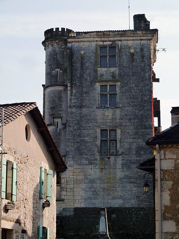 Montclard : vers le château - Saint-Georges-de-Montclard