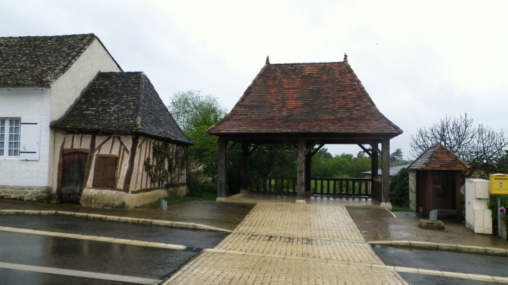 La petite halle. - Saint-Géraud-de-Corps