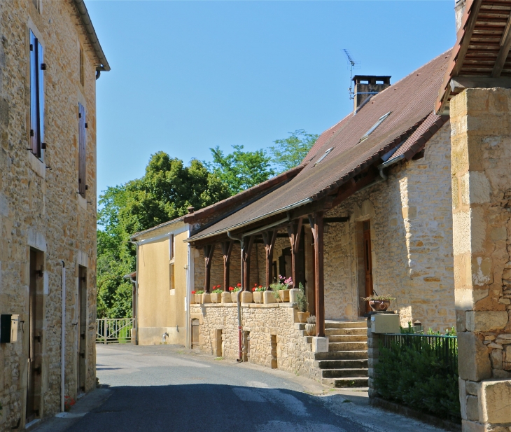 Dans le village. - Saint-Germain-des-Prés