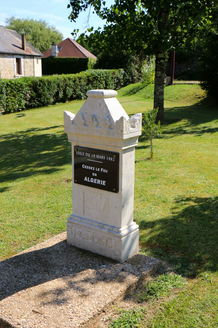 Stele du 19 mars 1962 - Saint-Germain-des-Prés